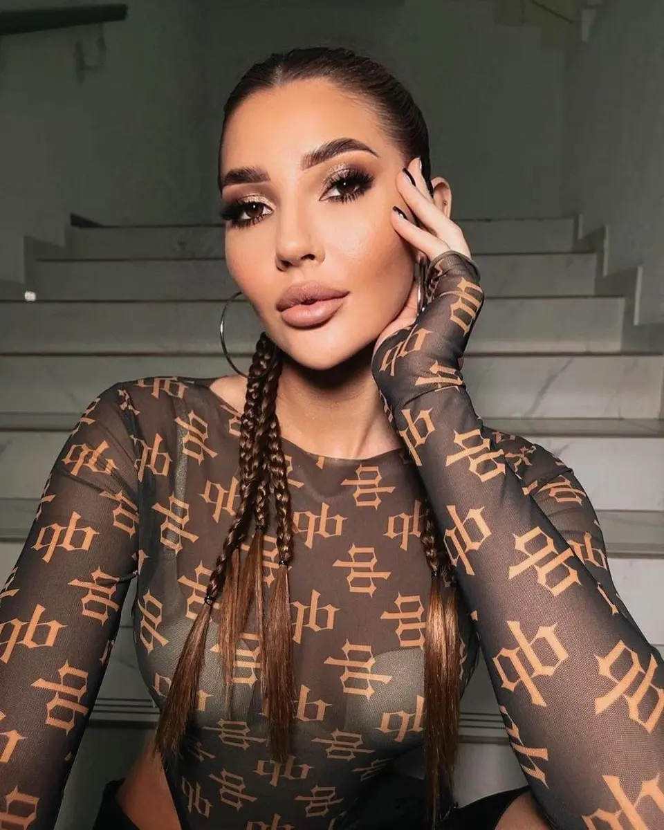 Courtney escort in Dubai