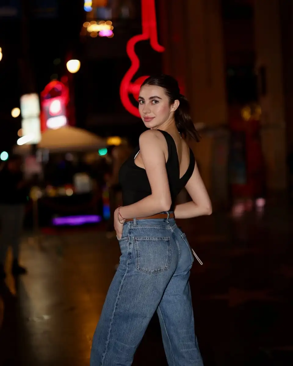 Penelope escort in Dubai