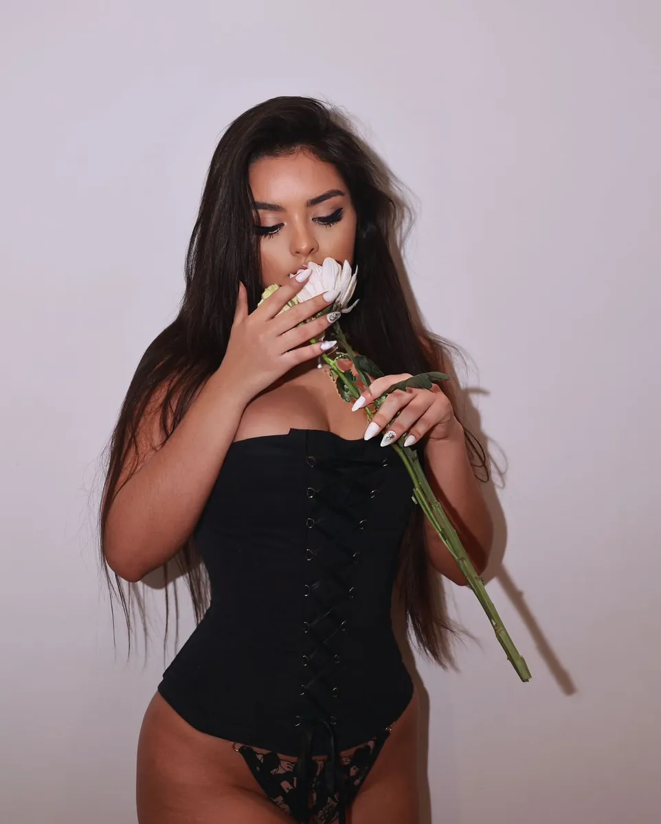 Sarah escort in Dubai