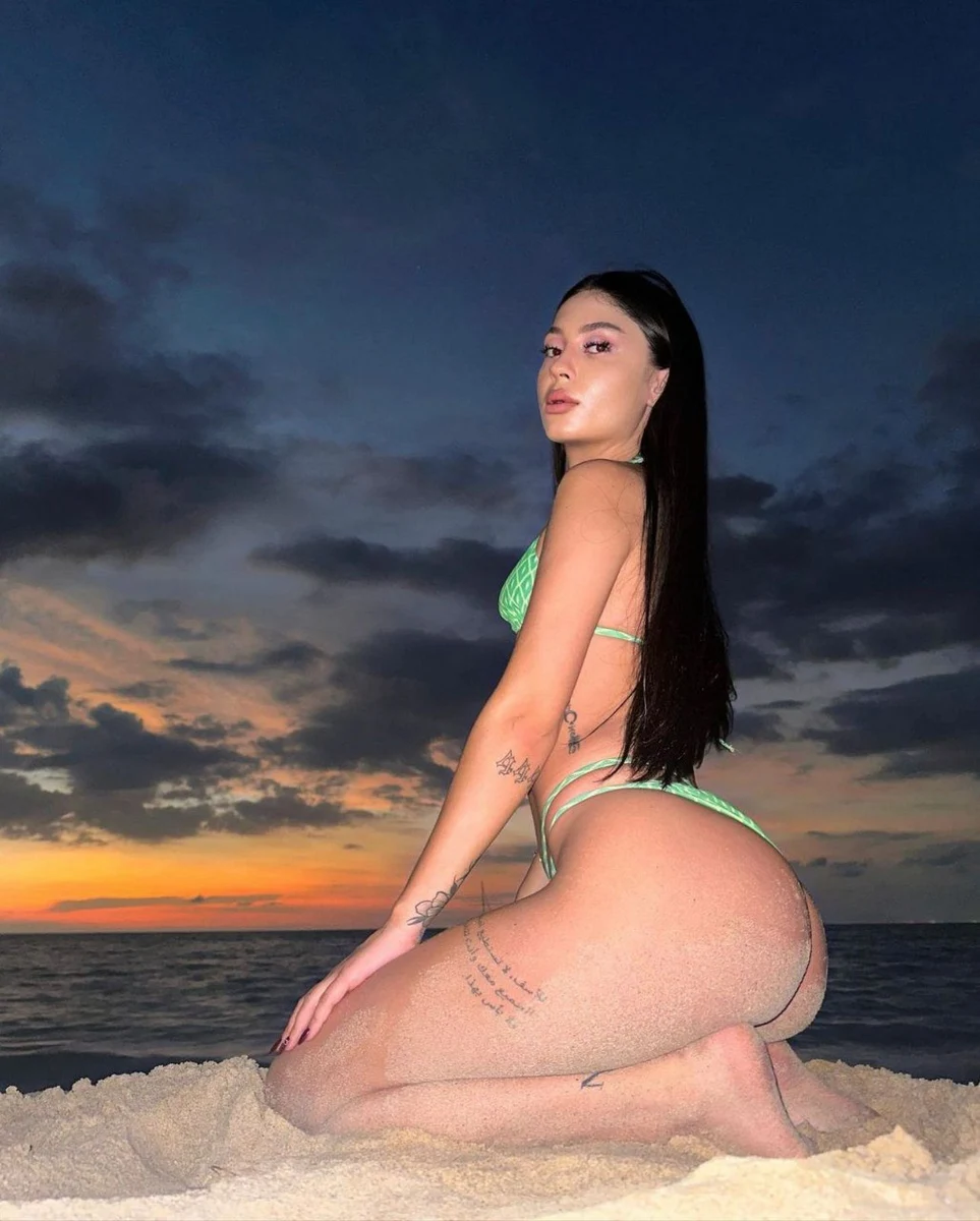 Violet escort in Dubai