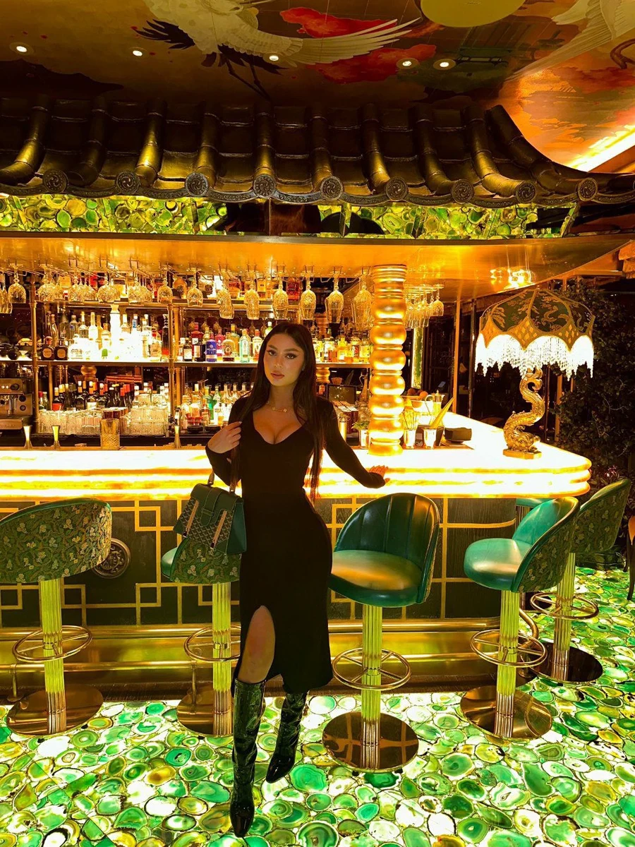 Violet escort in Dubai
